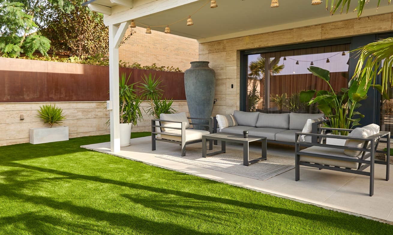 Césped artificial para jardín 🏡 | Realturf, image size:1310x784
