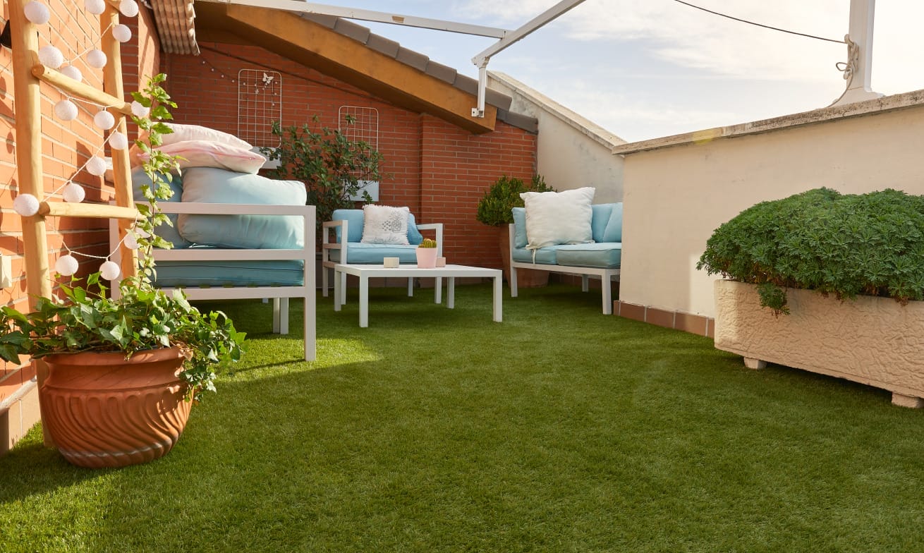 Césped artificial para terraza y ático 🌞 | Realturf, image size:1310x784